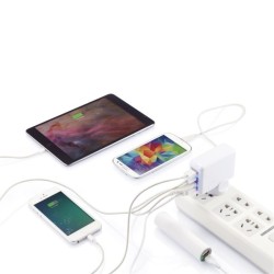Adaptateur de voyage avec 4 ports usb