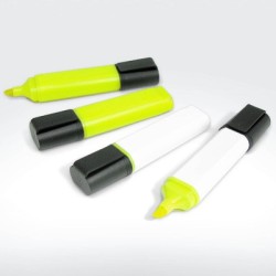 Surligneur en boitiers de CD recyclés