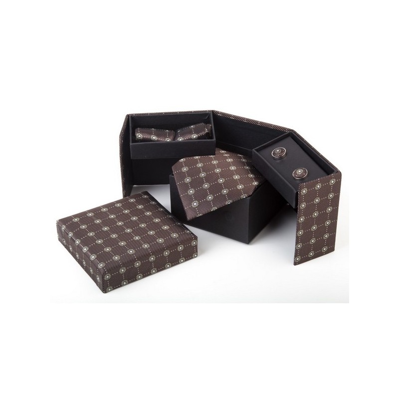 Cravate dans une boîte cadeau