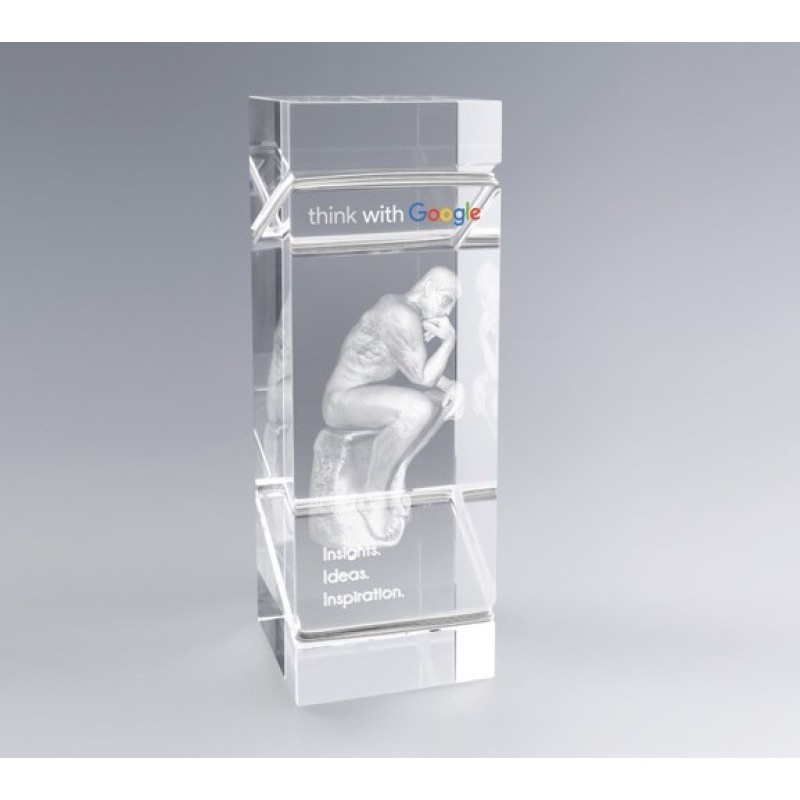 Trophée en verre et métal