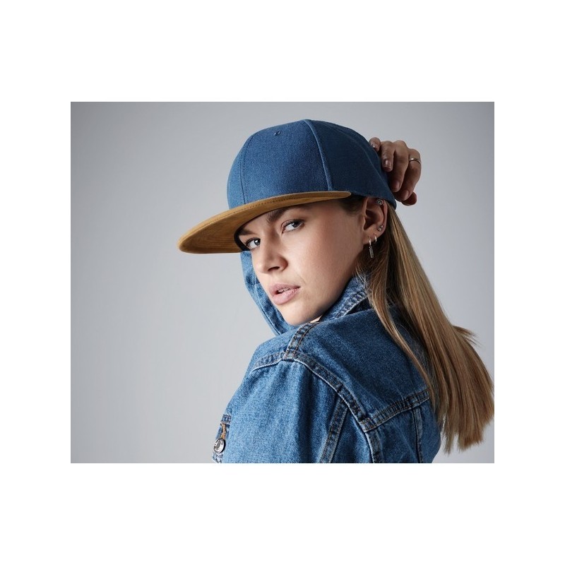 Snapback visière aspect daim