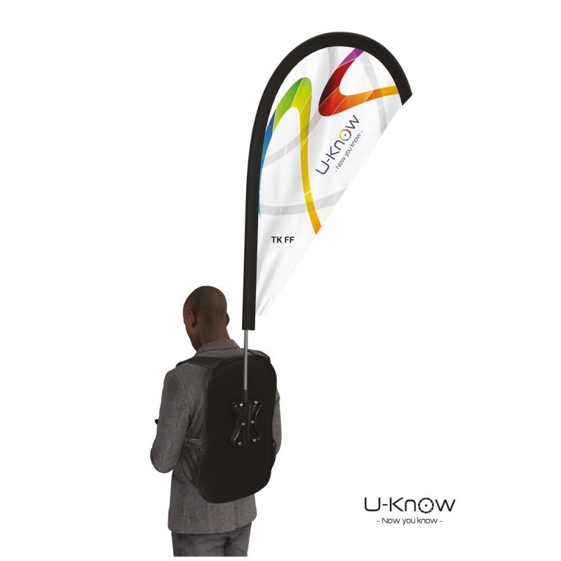 Drapeau sur sac à dos