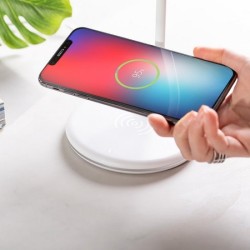 Petite lampe avec enceinte et chargeur
