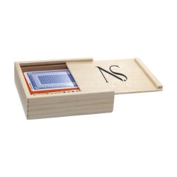 5 dés et un jeu de cartes (54) dans une boite en bois