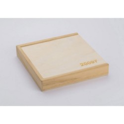 Set de 4 jeux dans la boîte pratique en bois