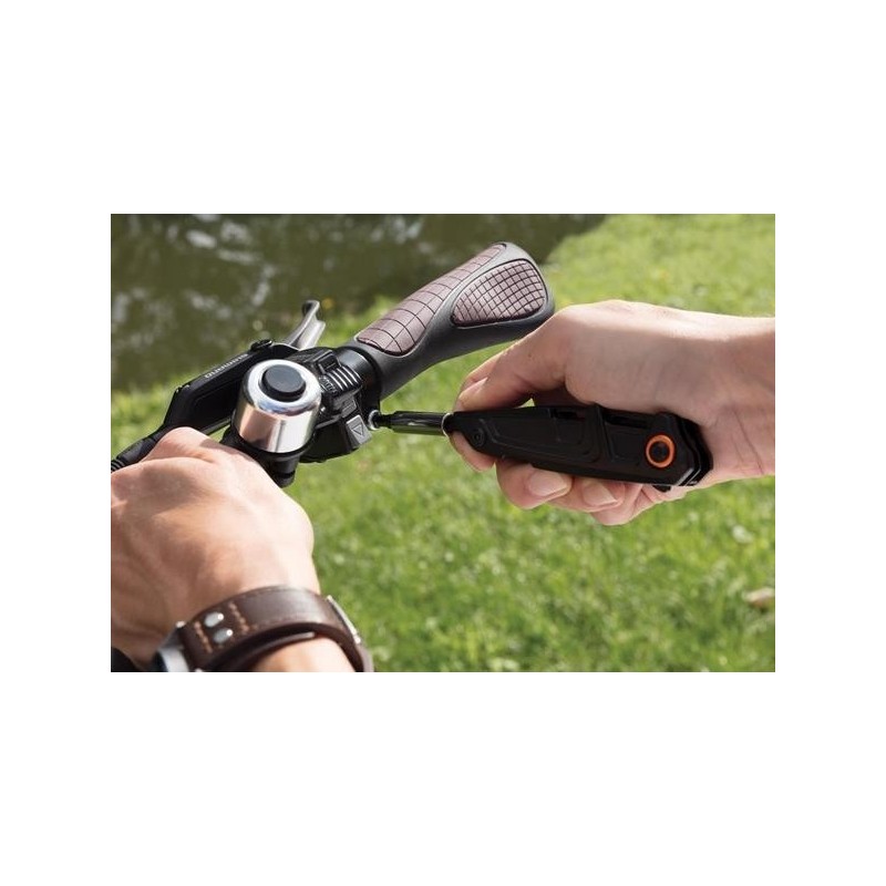 Outil multifonctions avec jeu de tournevis