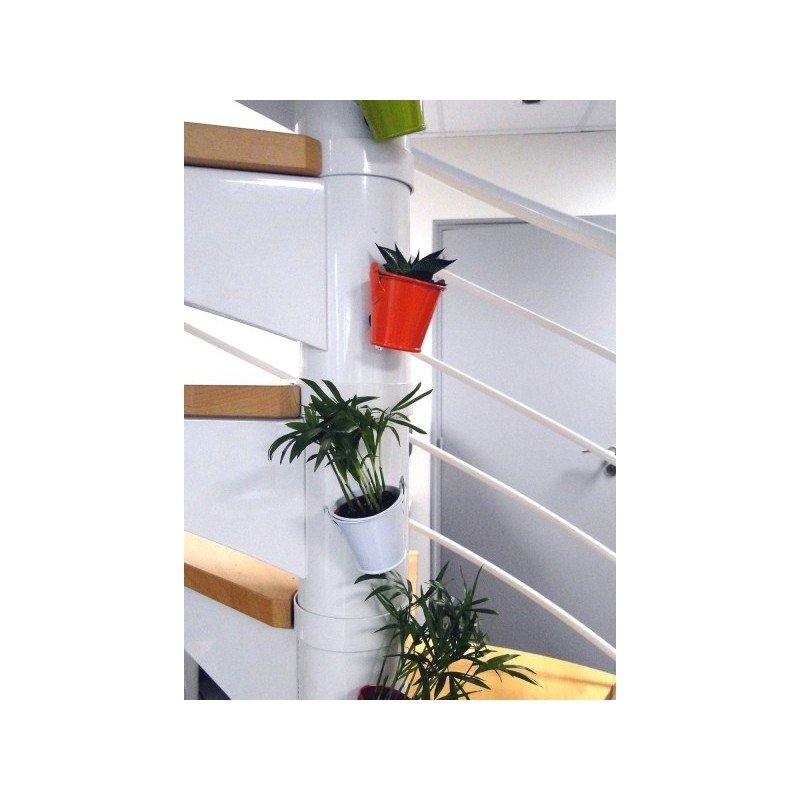 Pot en zinc aimanté avec plante dépolluante