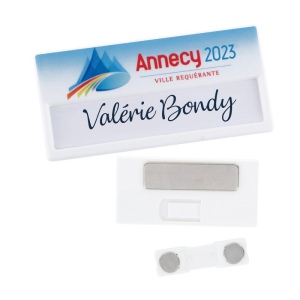 Badge avec zone nominative et aimant 67 × 32 mm