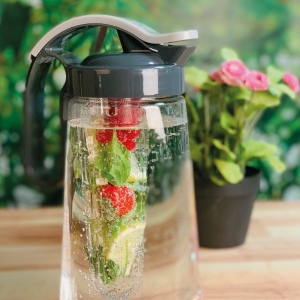 Bouteille avec infuseur, vue 3