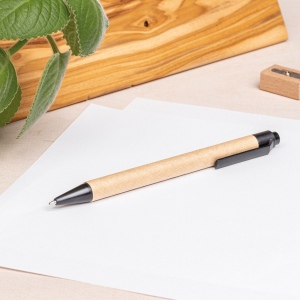 Stylo en carton, vue 4